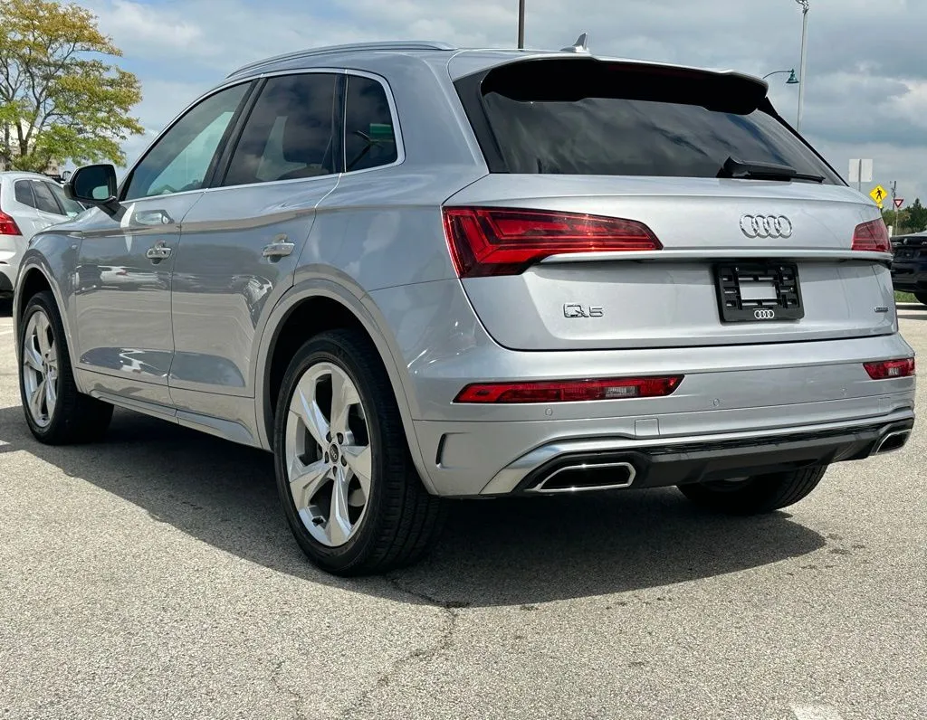 2022 Audi Q5 45 S line Premium photo 2