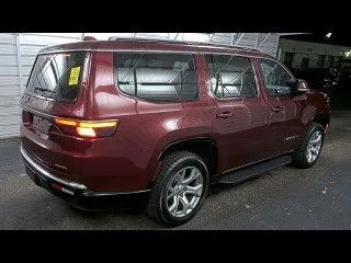 More photos of 2022 Jeep Wagoneer Series II at AutoGiant USA Fishers, IN