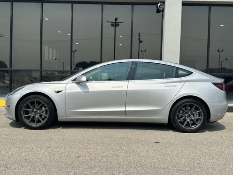 More photos of 2018 Tesla Model 3 Long Range at AutoGiant USA Fishers, IN
