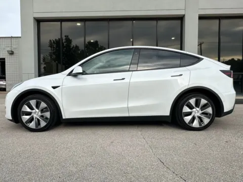 More photos of 2021 Tesla Model Y Long Range at AutoGiant USA Fishers, IN