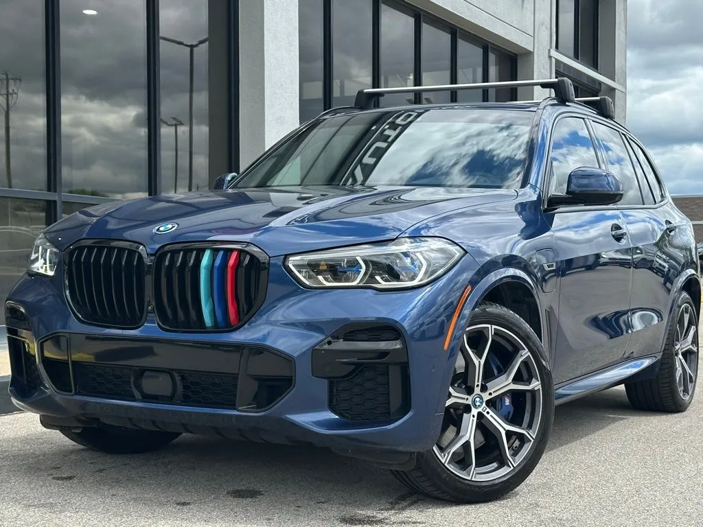 Blue 2022 BMW X5 xDrive45e for sale in Fishers, IN