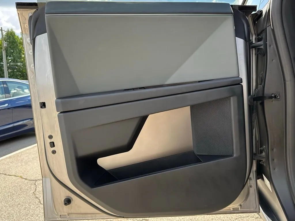 2024 Tesla Cybertruck photo 4