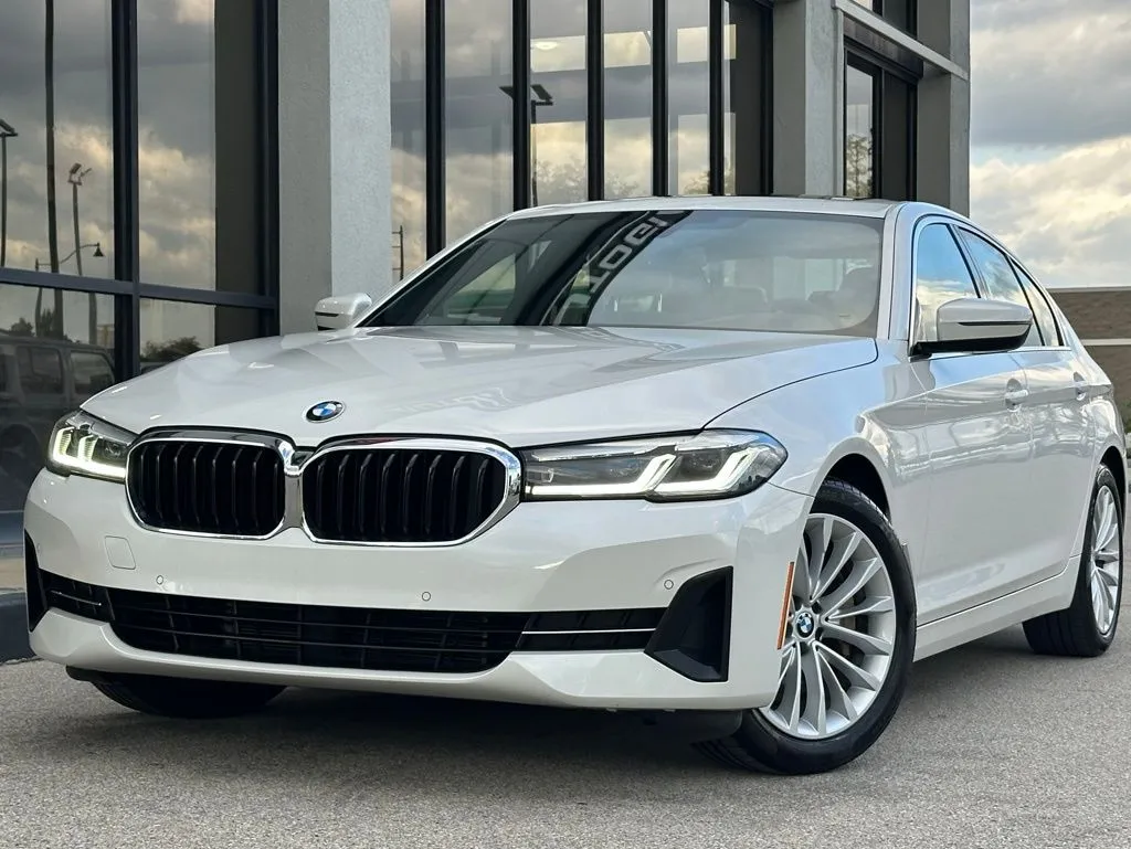 White 2023 BMW 5 Series 530i for sale in Fishers, IN