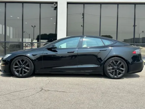 More photos of 2022 Tesla Model S Plaid at AutoGiant USA Fishers, IN