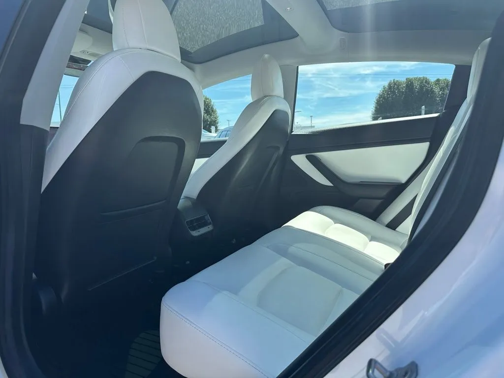 2020 Tesla Model 3 Standard Range Plus photo 9