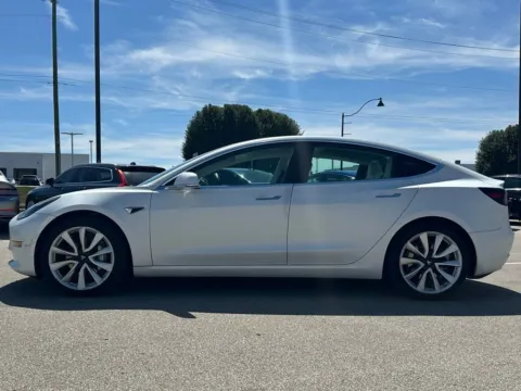 More photos of 2020 Tesla Model 3 Standard Range Plus at AutoGiant USA Fishers, IN