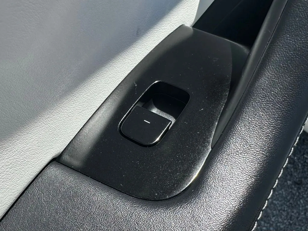 2020 Tesla Model 3 Standard Range Plus photo 8