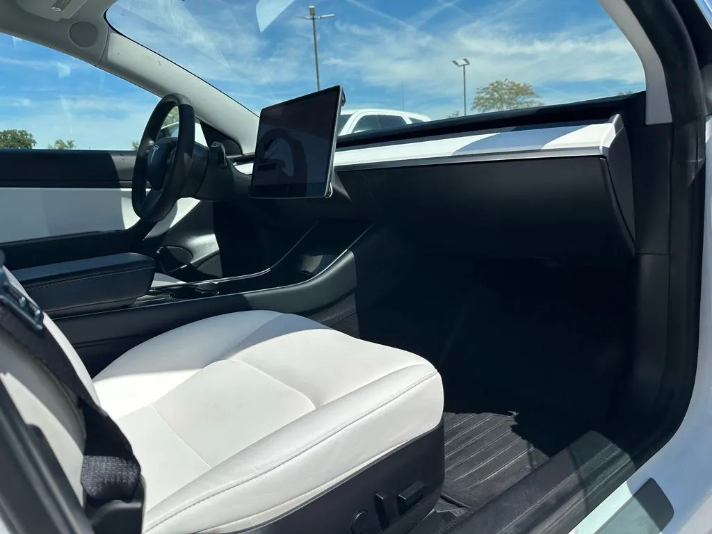 2020 Tesla Model 3 Standard Range Plus photo 30