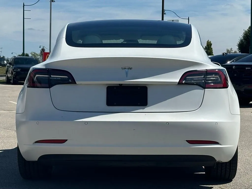 2020 Tesla Model 3 Standard Range Plus photo 22