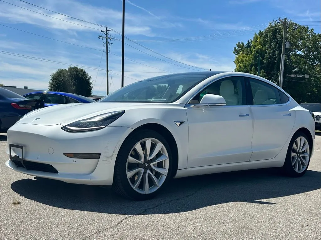 2020 Tesla Model 3 Standard Range Plus photo 2