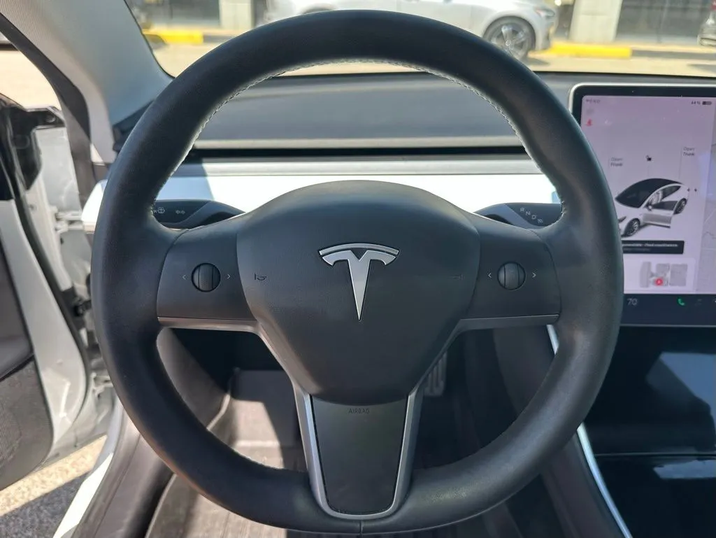 2020 Tesla Model 3 Standard Range Plus photo 14