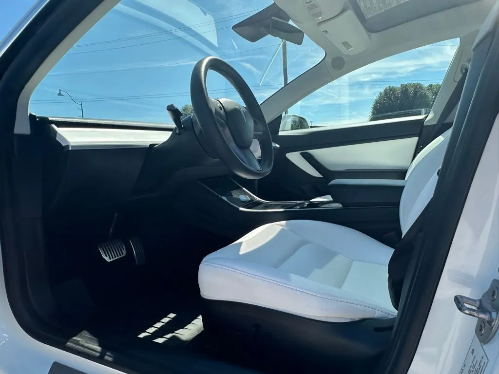 2020 Tesla Model 3 Standard Range Plus photo 7