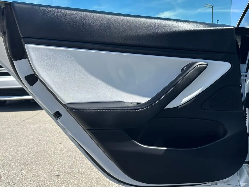 2020 Tesla Model 3 Standard Range Plus photo 44