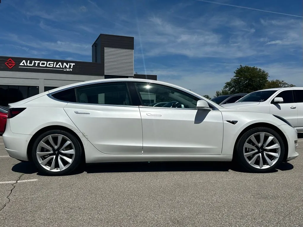 2020 Tesla Model 3 Standard Range Plus photo 23