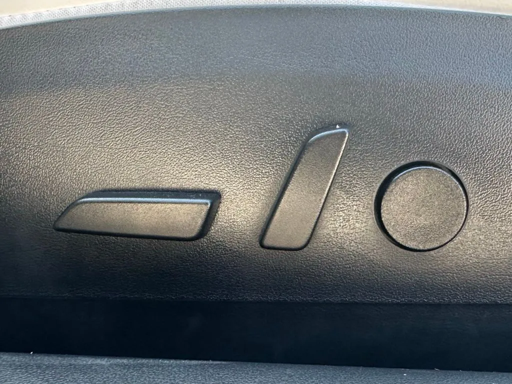 2020 Tesla Model 3 Standard Range Plus photo 25