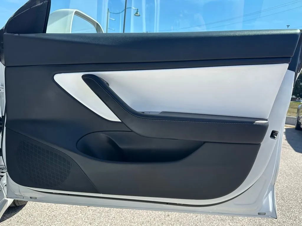 2020 Tesla Model 3 Standard Range Plus photo 13