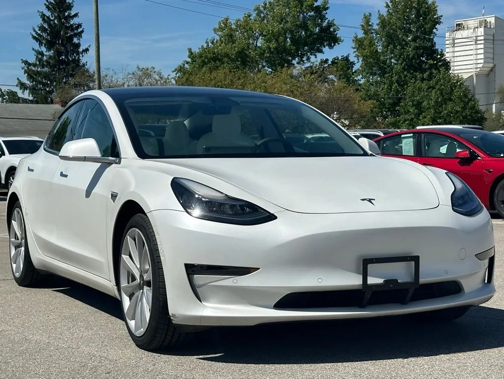 2020 Tesla Model 3 Standard Range Plus photo 5