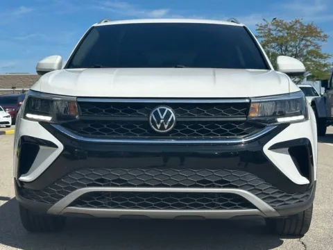 Photos of 2022 Volkswagen Taos 1.5T SE for sale in Fishers, IN at AutoGiant USA Fishers