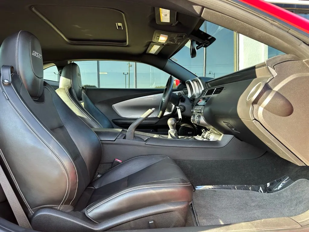 2010 Chevrolet Camaro SS photo 28