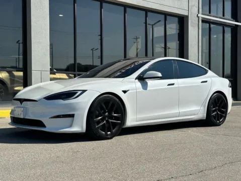 More photos of 2022 Tesla Model S Plaid at AutoGiant USA Fishers, IN