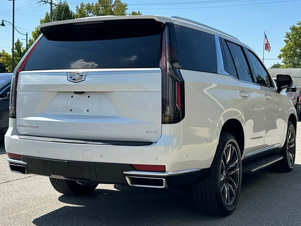 2021 Cadillac Escalade Premium Luxury photo 3