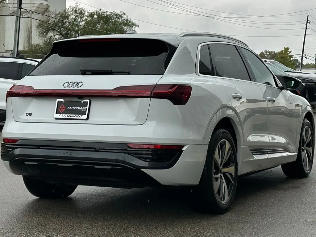 2024 Audi Q8 E-tron Premium Plus photo 4