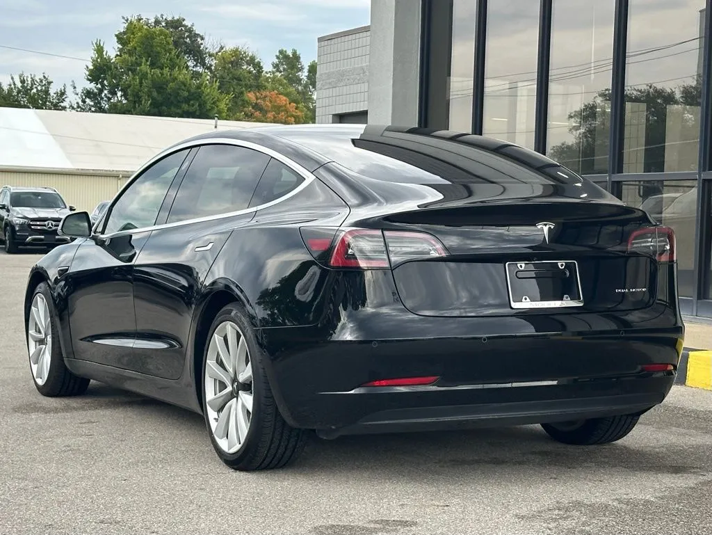 2018 Tesla Model 3 Long Range photo 3