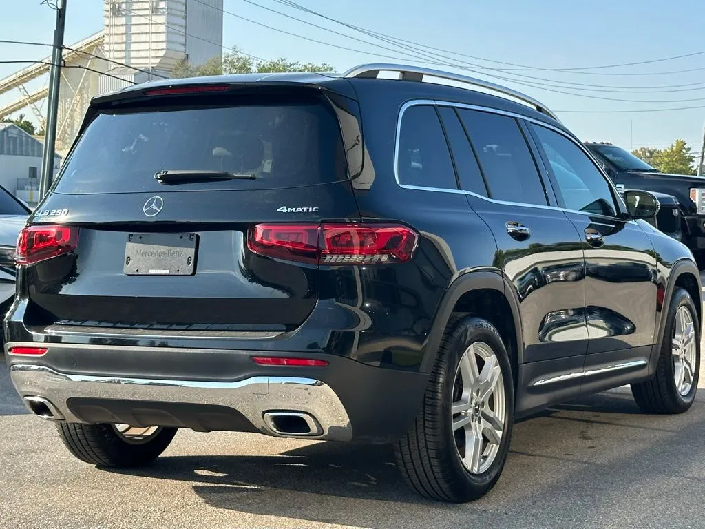 2023 Mercedes Benz GLB 250 4MATIC photo 4