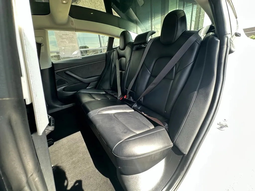 2018 Tesla Model 3 Mid Range photo 9
