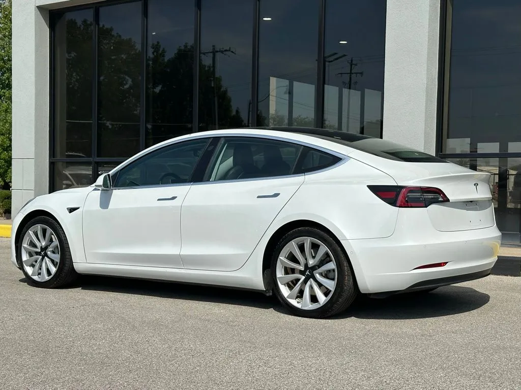 2018 Tesla Model 3 Mid Range photo 3
