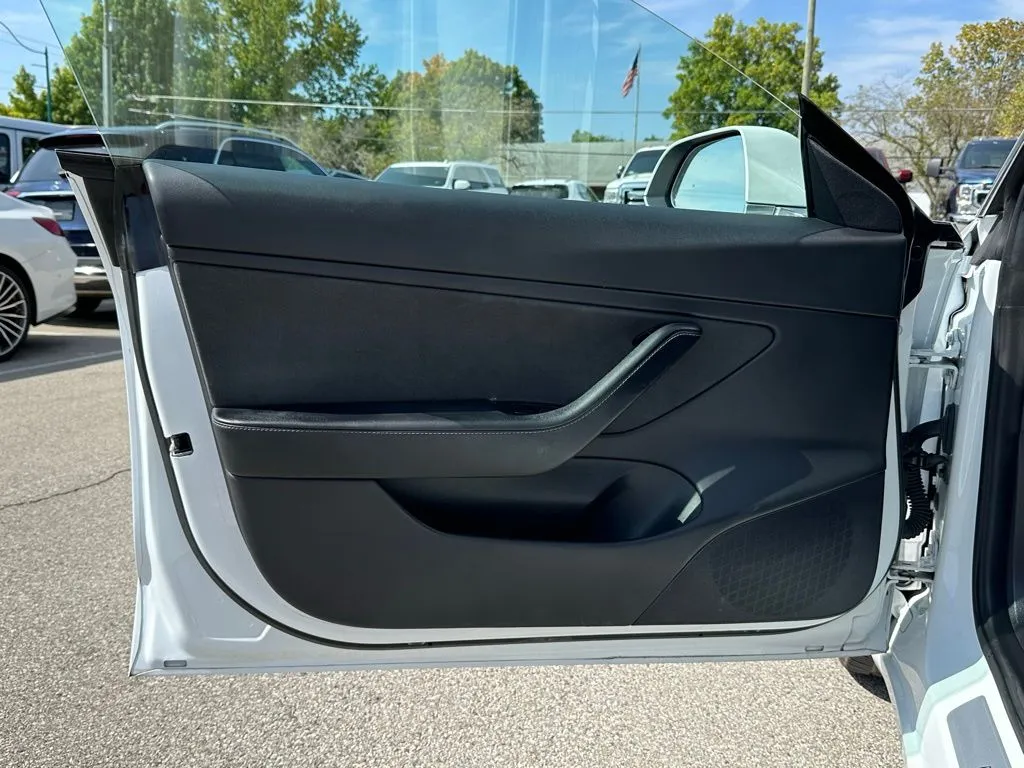 2018 Tesla Model 3 Mid Range photo 43
