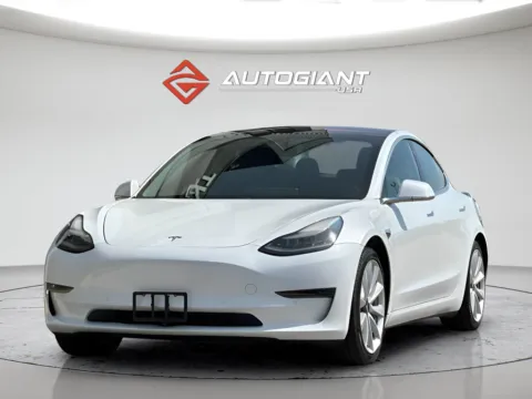 More photos of 2018 Tesla Model 3 Mid Range at AutoGiant USA Fishers, IN