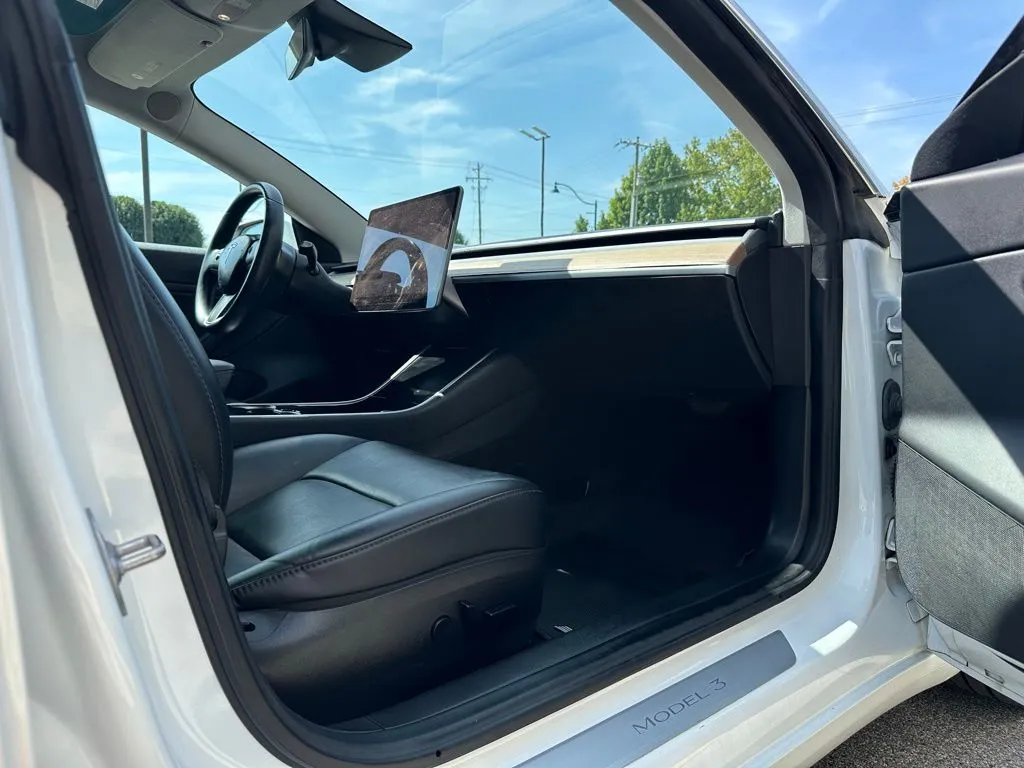 2018 Tesla Model 3 Mid Range photo 12