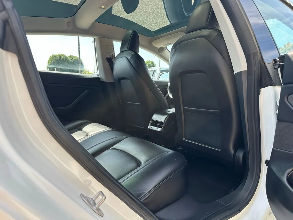 2018 Tesla Model 3 Mid Range photo 29