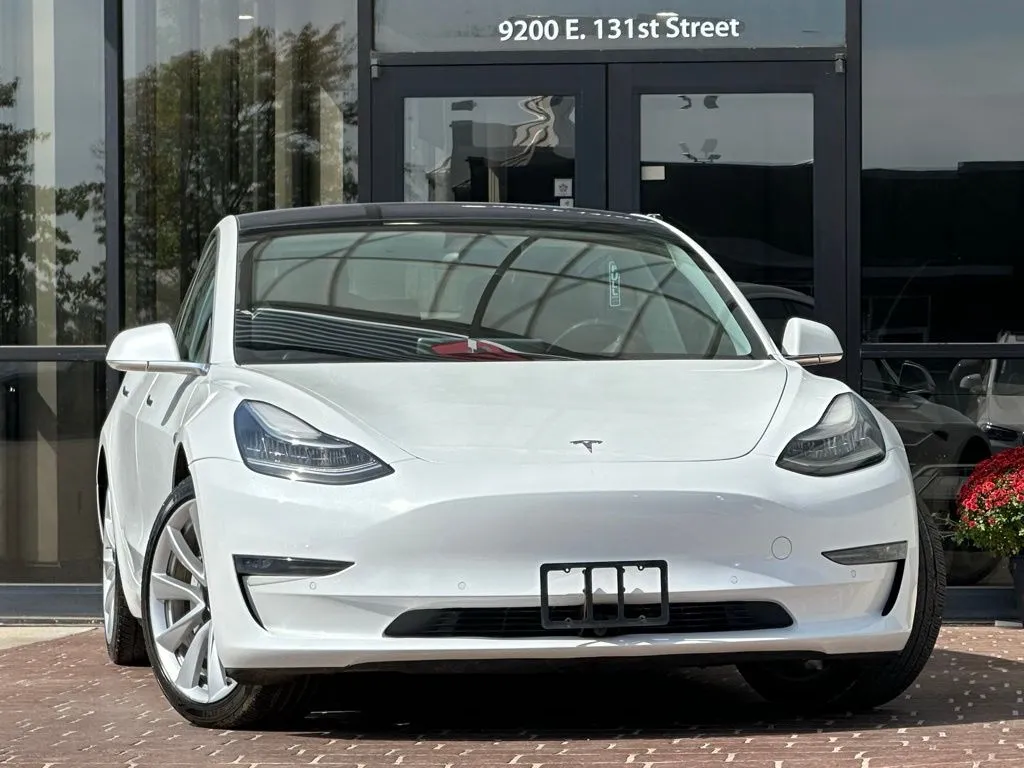 White 2018 Tesla Model 3 Mid Range for sale in Fishers, IN