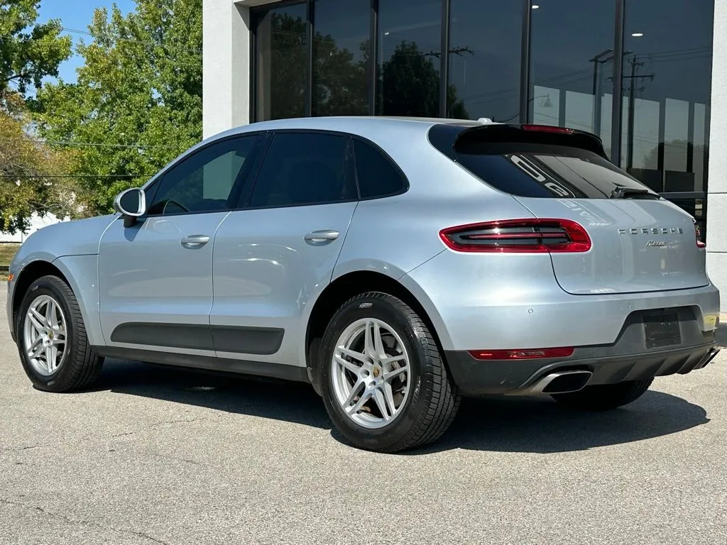 2017 Porsche Macan Base photo 3