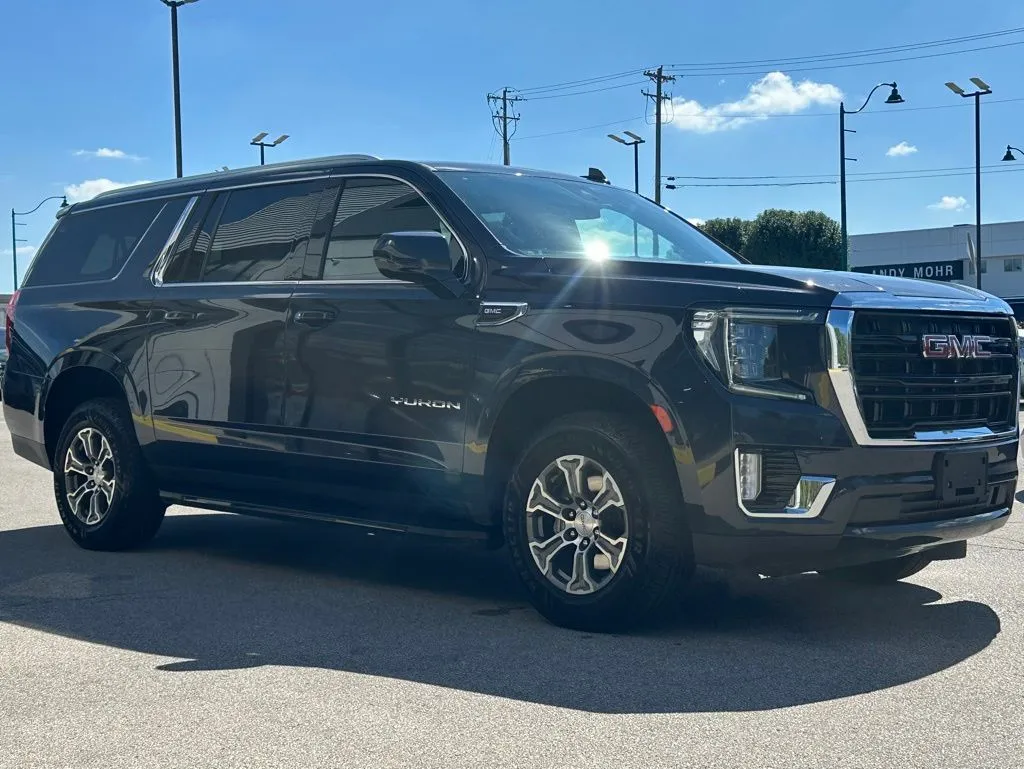 2023 Gmc Yukon XL SLE photo 3