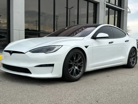 More photos of 2023 Tesla Model S at AutoGiant USA Fishers, IN