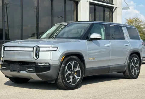 More photos of 2023 Rivian R1S Adventure at AutoGiant USA Fishers, IN