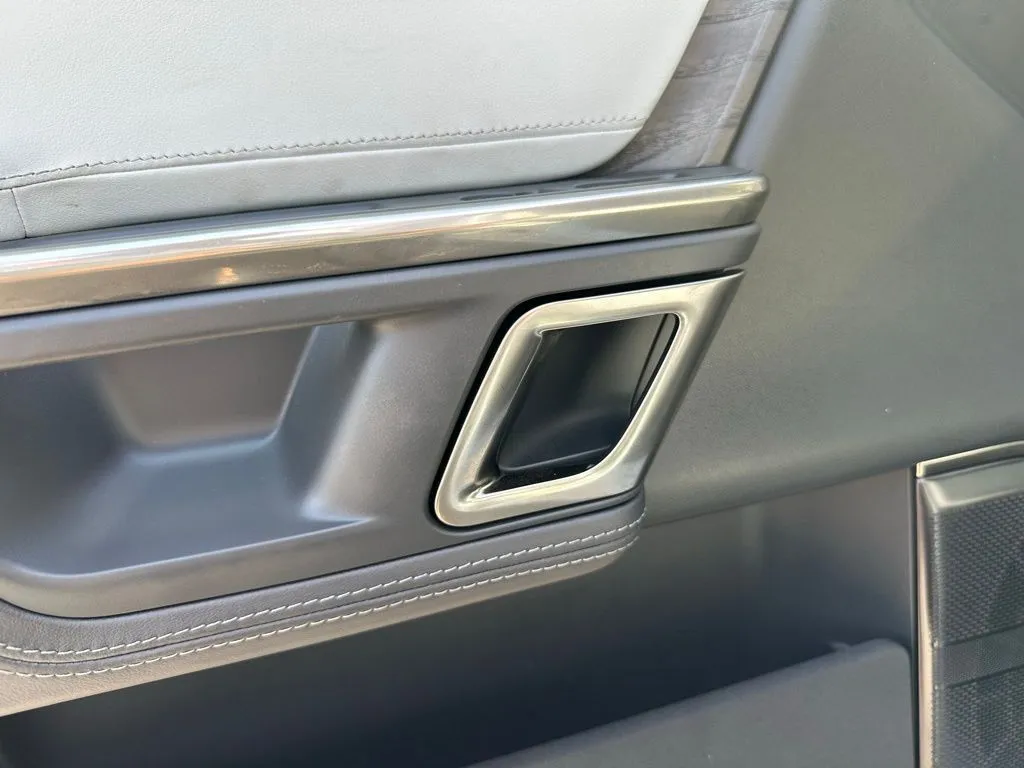 2023 Rivian R1S Adventure photo 4