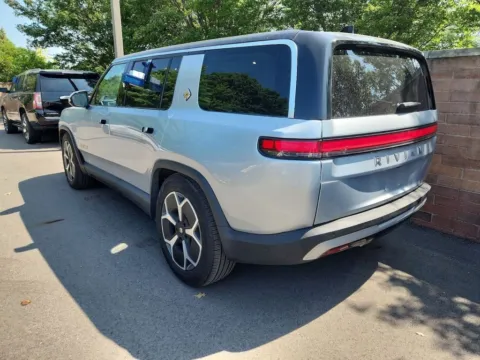 More photos of 2023 Rivian R1S Adventure at AutoGiant USA Fishers, IN