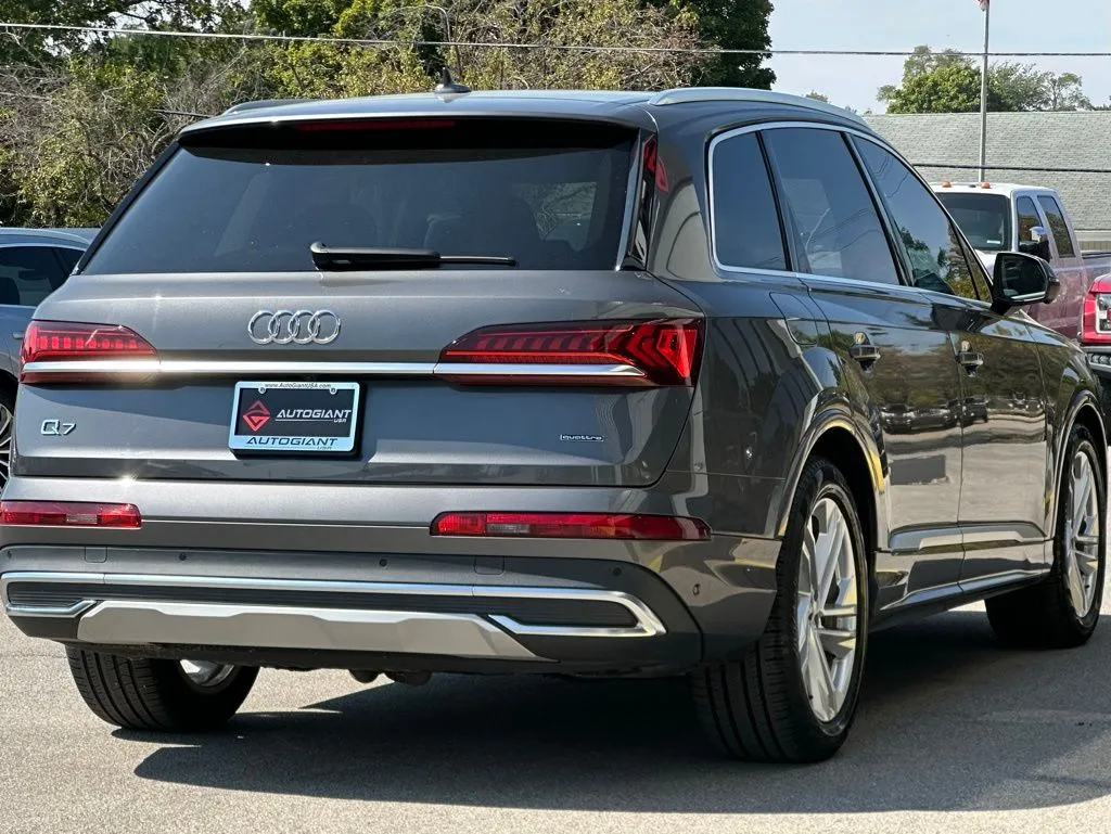 2023 Audi Q7 55 Prestige photo 4