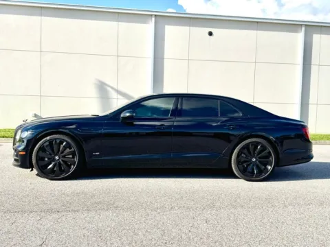 More photos of 2022 Bentley Flying Spur W12 at AutoGiant USA Fishers, IN