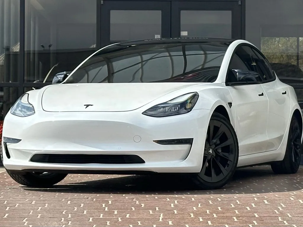 White 2021 Tesla Model 3 Standard Range Plus for sale in Fishers, IN