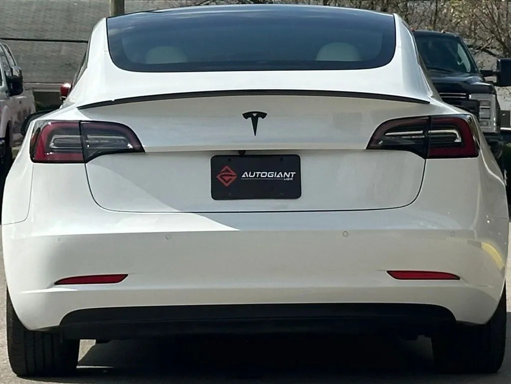 2021 Tesla Model 3 Standard Range Plus photo 3