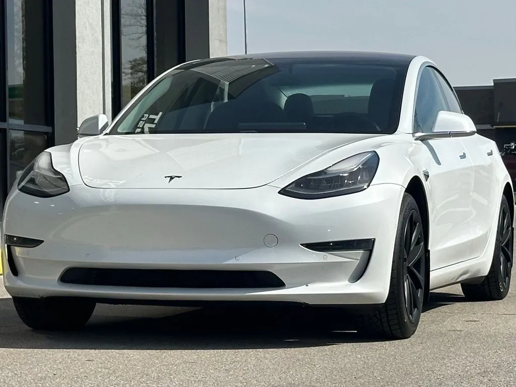 2018 Tesla Model 3 Long Range photo 2