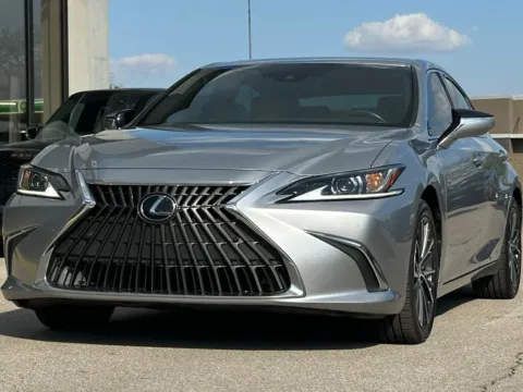 More photos of 2022 Lexus ES 350 at AutoGiant USA Fishers, IN