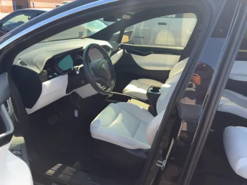 More photos of 2020 Tesla Model X Long Range at AutoGiant USA Fishers, IN