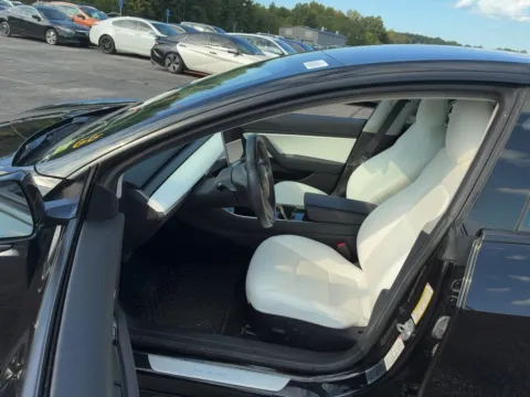 More photos of 2018 Tesla Model 3 Long Range at AutoGiant USA Fishers, IN