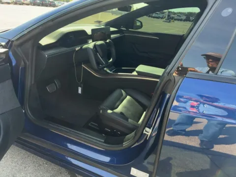 More photos of 2022 Tesla Model S at AutoGiant USA Fishers, IN